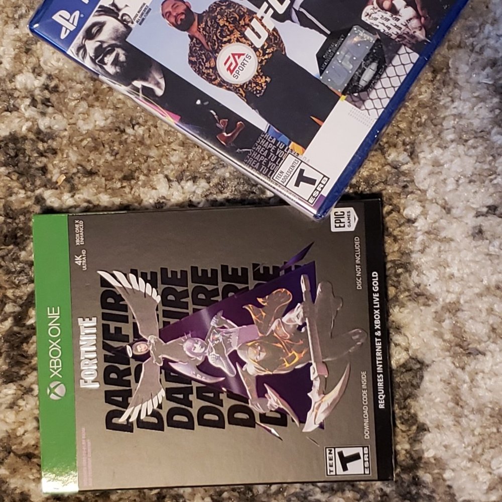 Fortnite Darkfire Bundle (Xbox One)  ***NEVER OPENED***